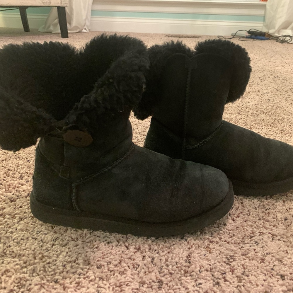 Black Button Bailey Ugg Boots